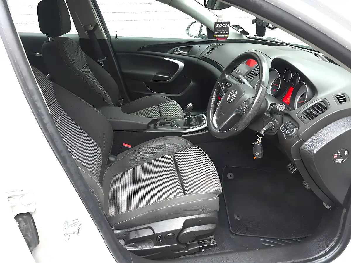 Used 2012 Vauxhall Insignia Sri White - Interior and Exterior details 10