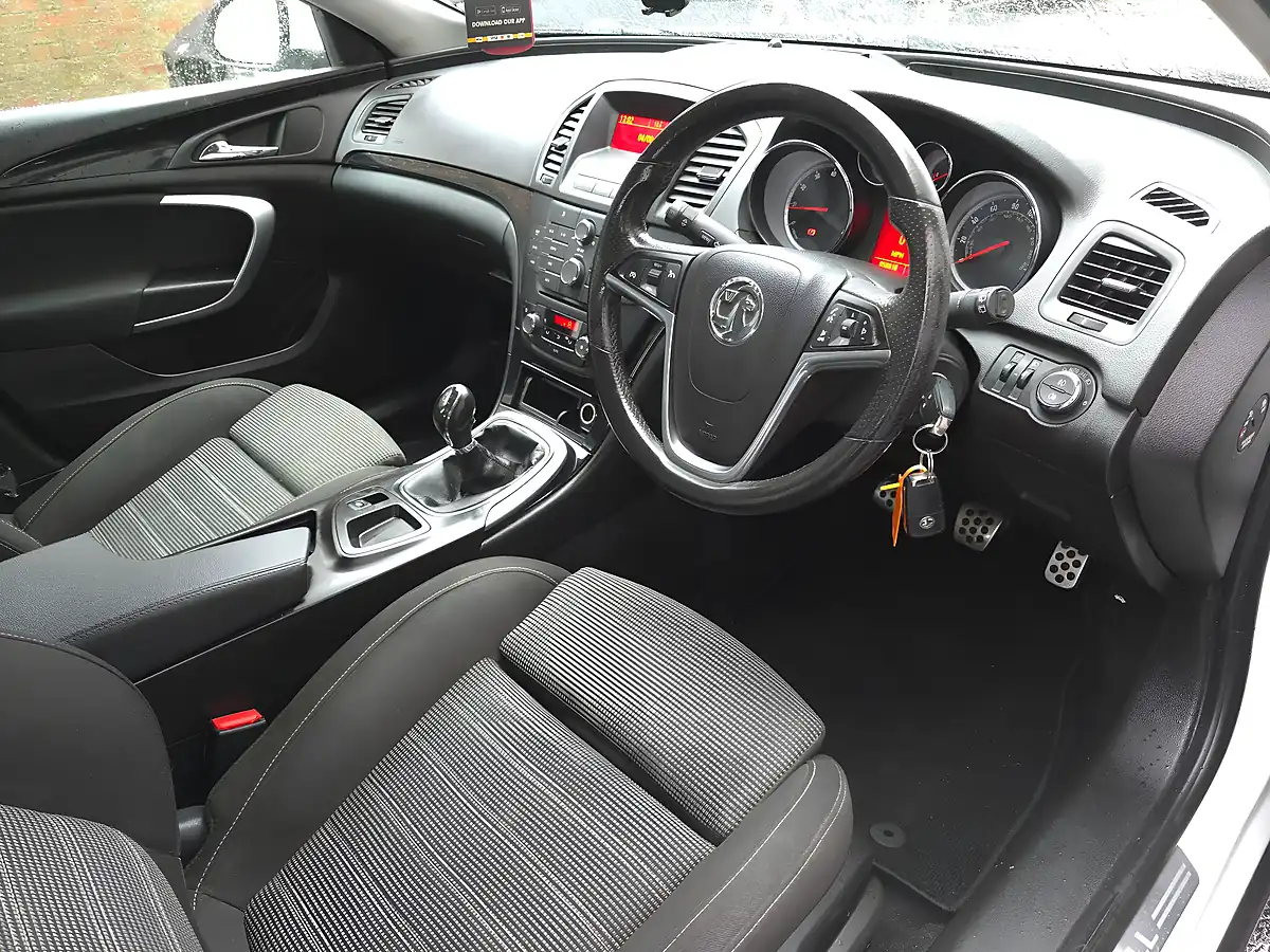 Used 2012 Vauxhall Insignia Sri White - Interior and Exterior details 11