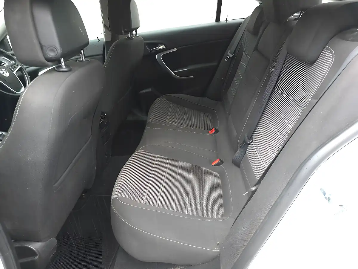 Used 2012 Vauxhall Insignia Sri White - Interior and Exterior details 13