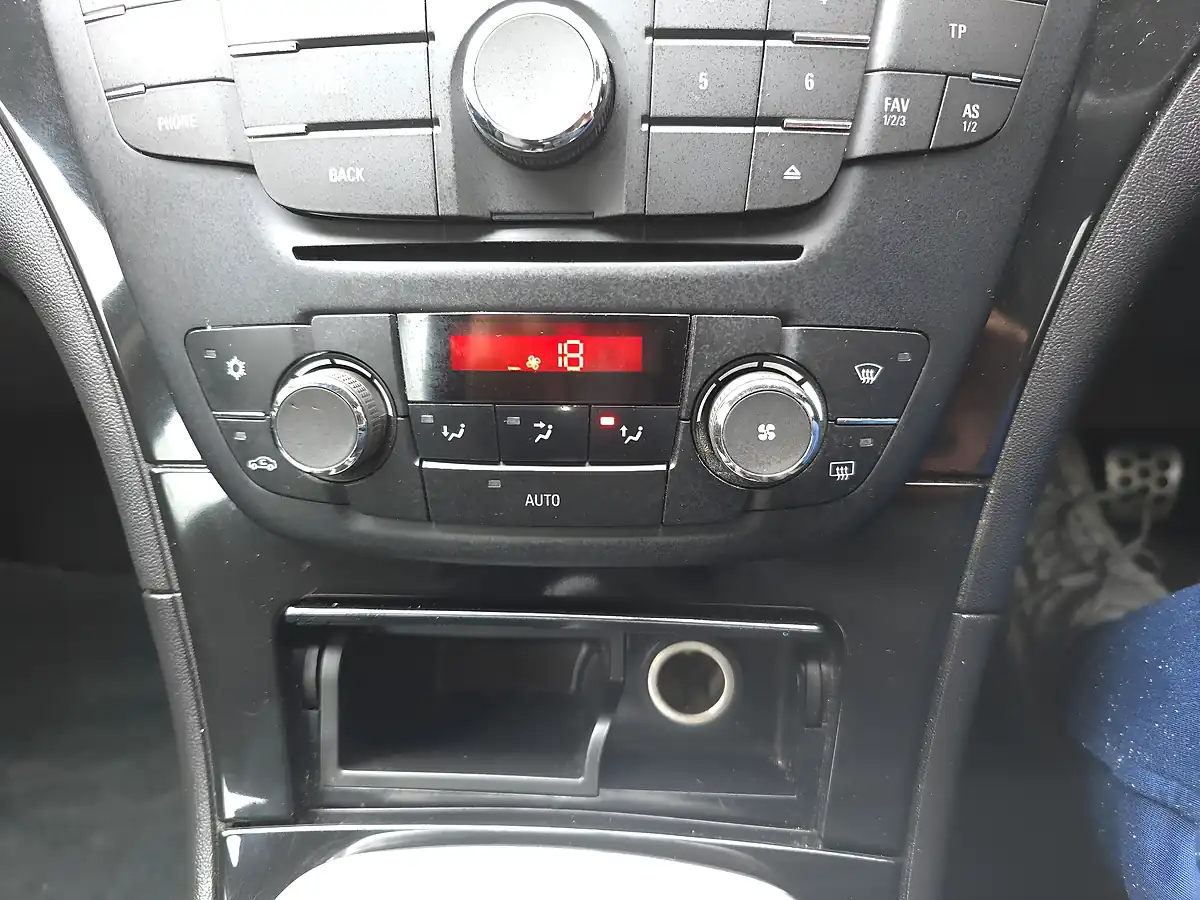 Used 2012 Vauxhall Insignia Sri White - Interior and Exterior details 14