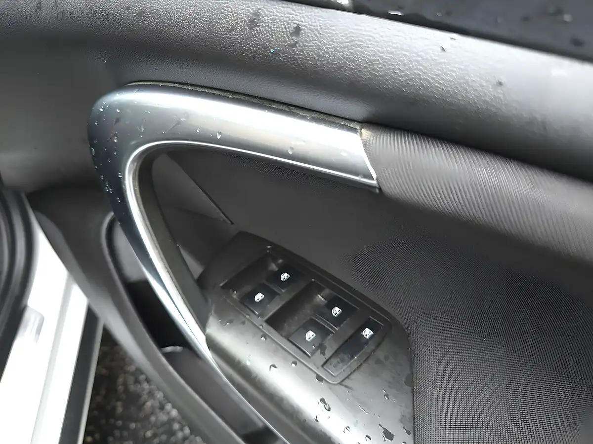 Used 2012 Vauxhall Insignia Sri White - Interior and Exterior details 15
