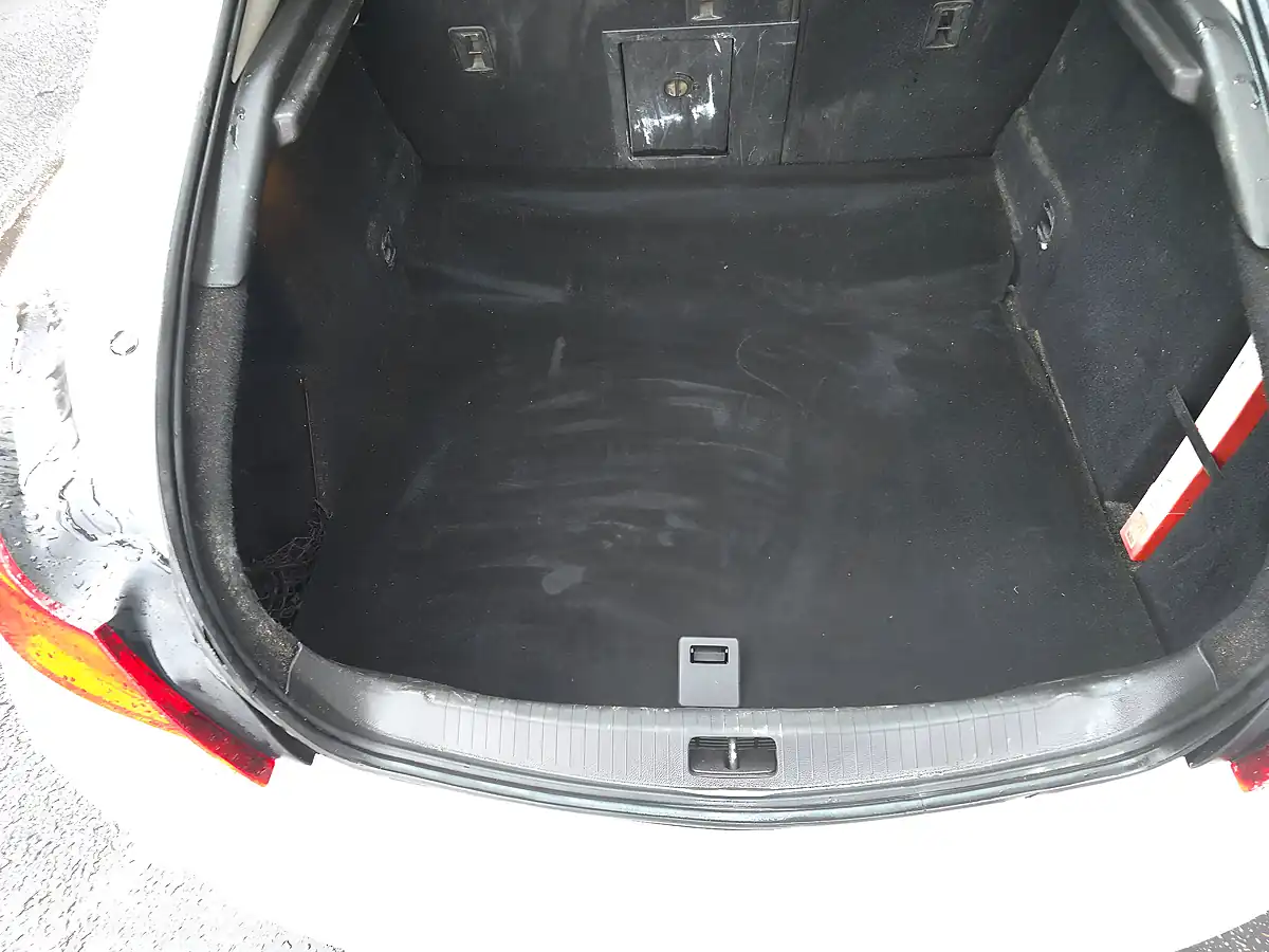 Used 2012 Vauxhall Insignia Sri White - Interior and Exterior details 17