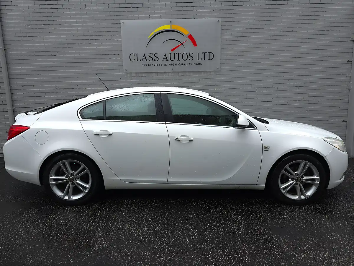 Used 2012 Vauxhall Insignia Sri White - Interior and Exterior details 7