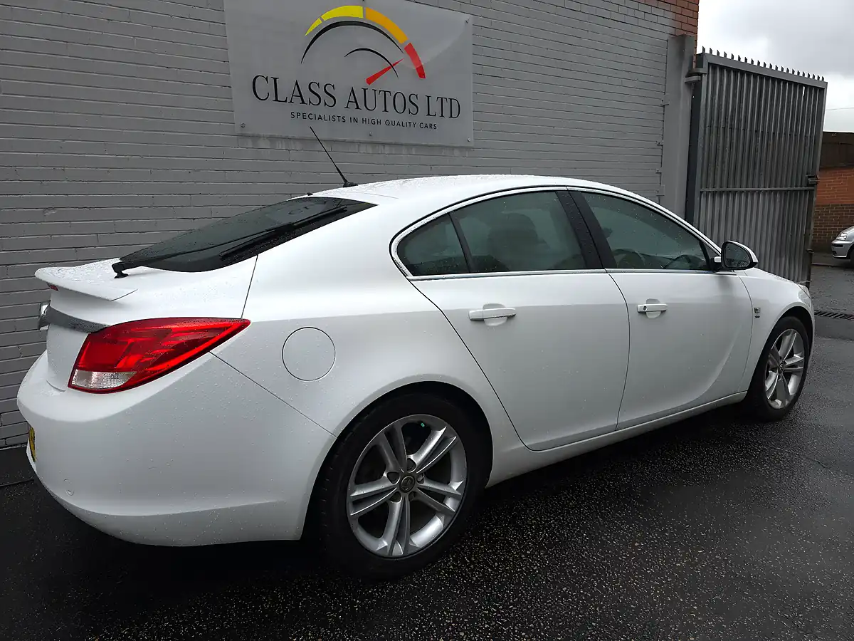 Used 2012 Vauxhall Insignia Sri White - Interior and Exterior details 8