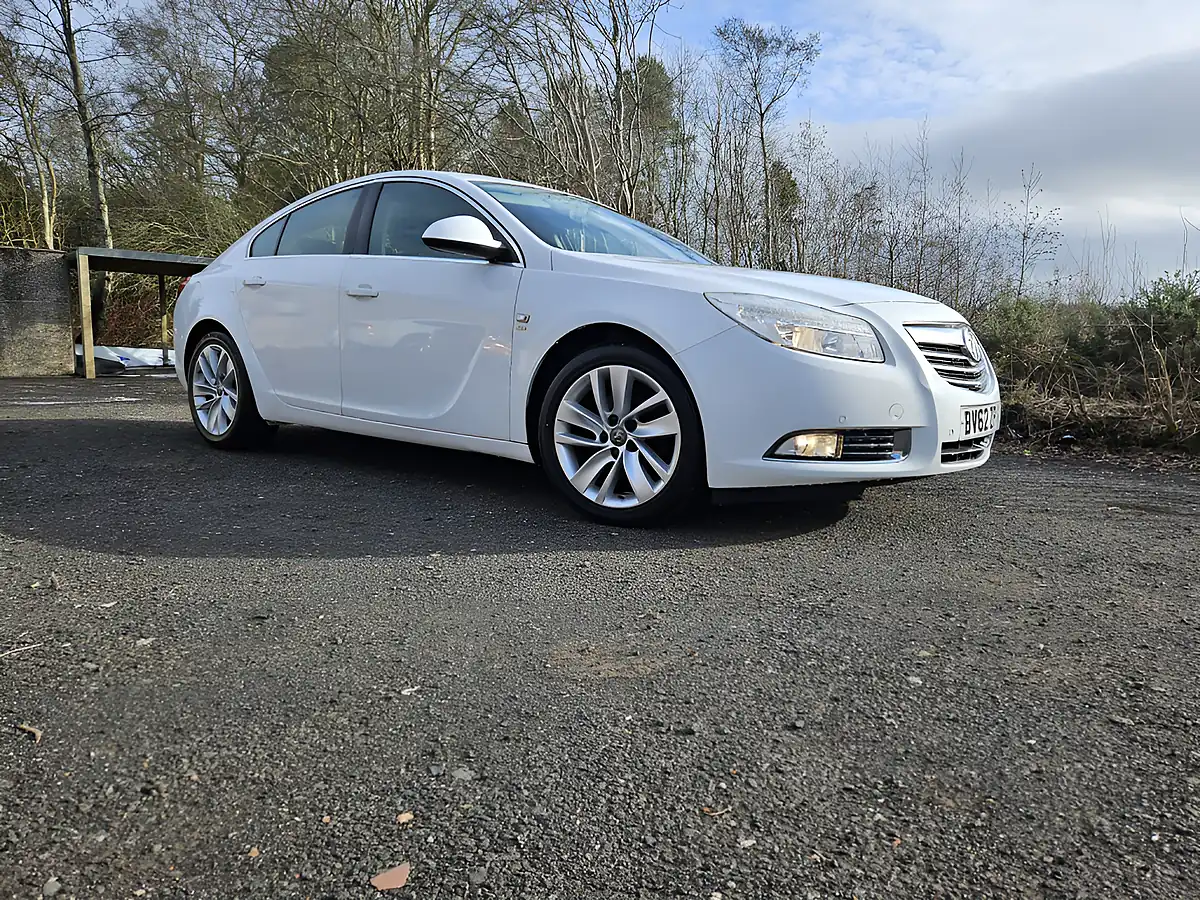 Used 2012 Vauxhall Insignia Sri White - Front View