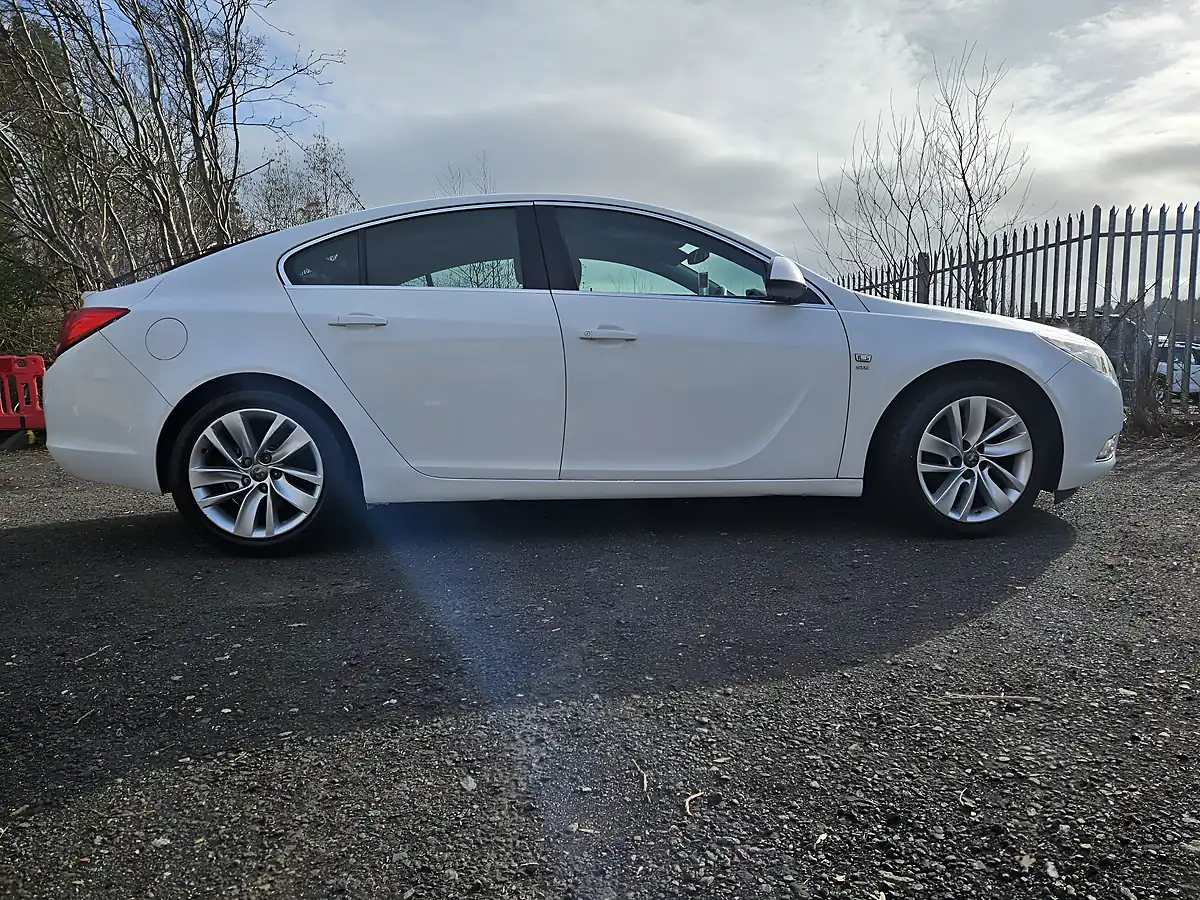 Used 2012 Vauxhall Insignia Sri White - Interior and Exterior details 13