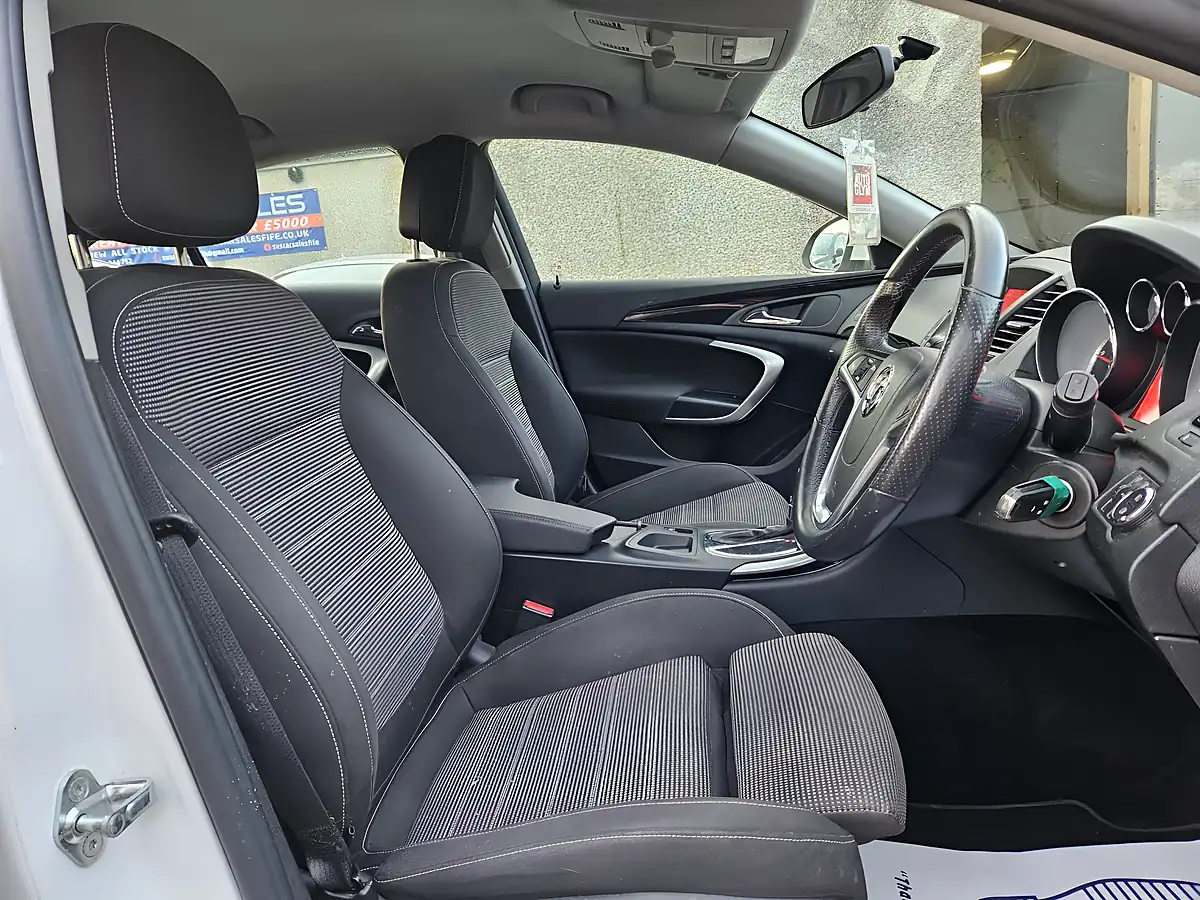 Used 2012 Vauxhall Insignia Sri White - Interior and Exterior details 15