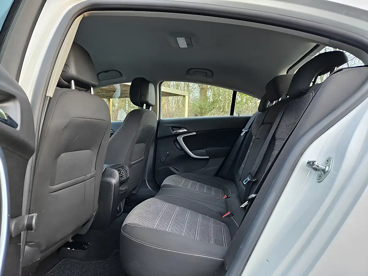 Used 2012 Vauxhall Insignia Sri White - Interior and Exterior details 17