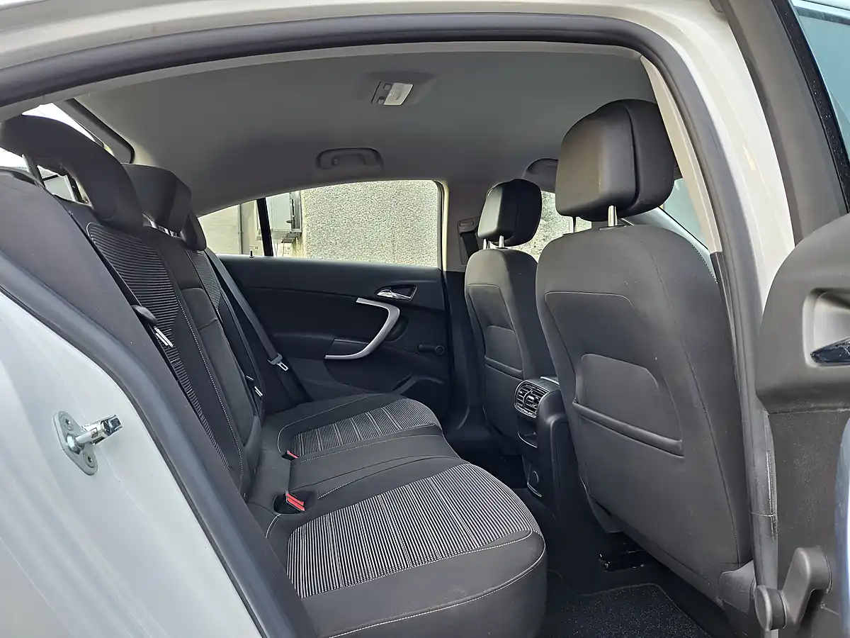 Used 2012 Vauxhall Insignia Sri White - Interior and Exterior details 18