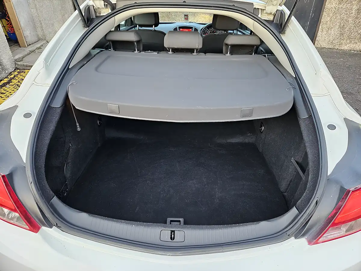 Used 2012 Vauxhall Insignia Sri White - Interior and Exterior details 19