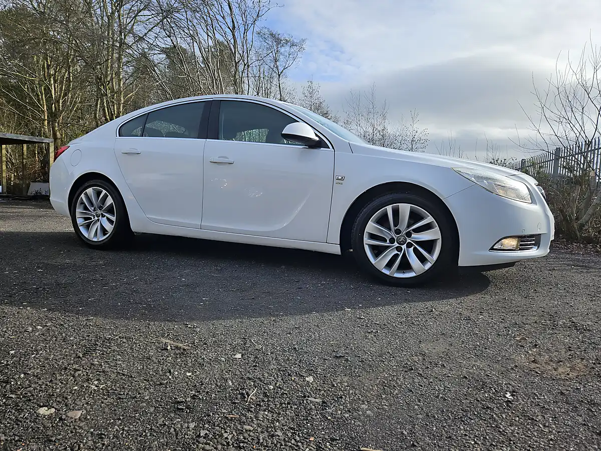 Used 2012 Vauxhall Insignia Sri White - Interior and Exterior details 3