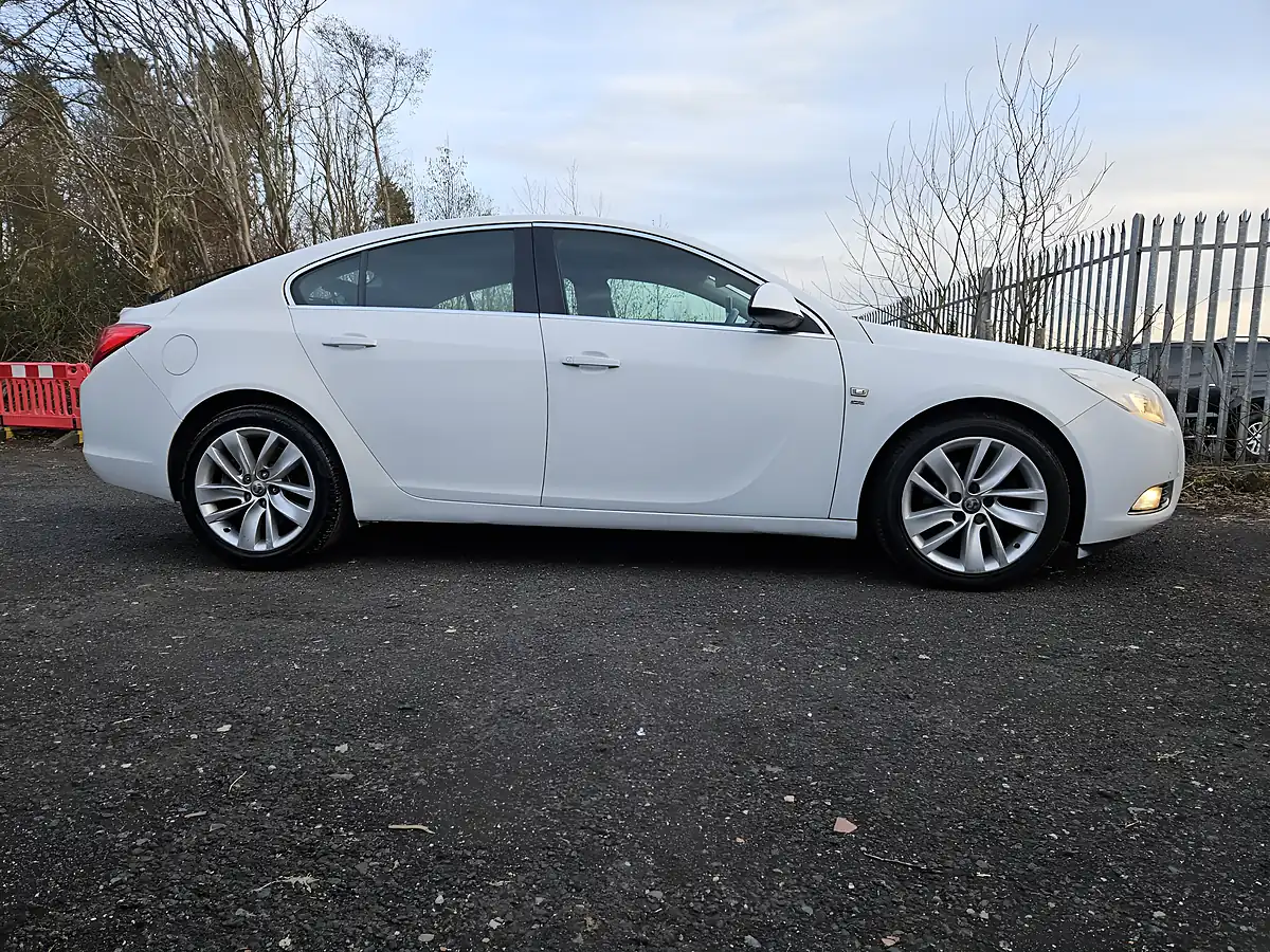 Used 2012 Vauxhall Insignia Sri White - Interior and Exterior details 6