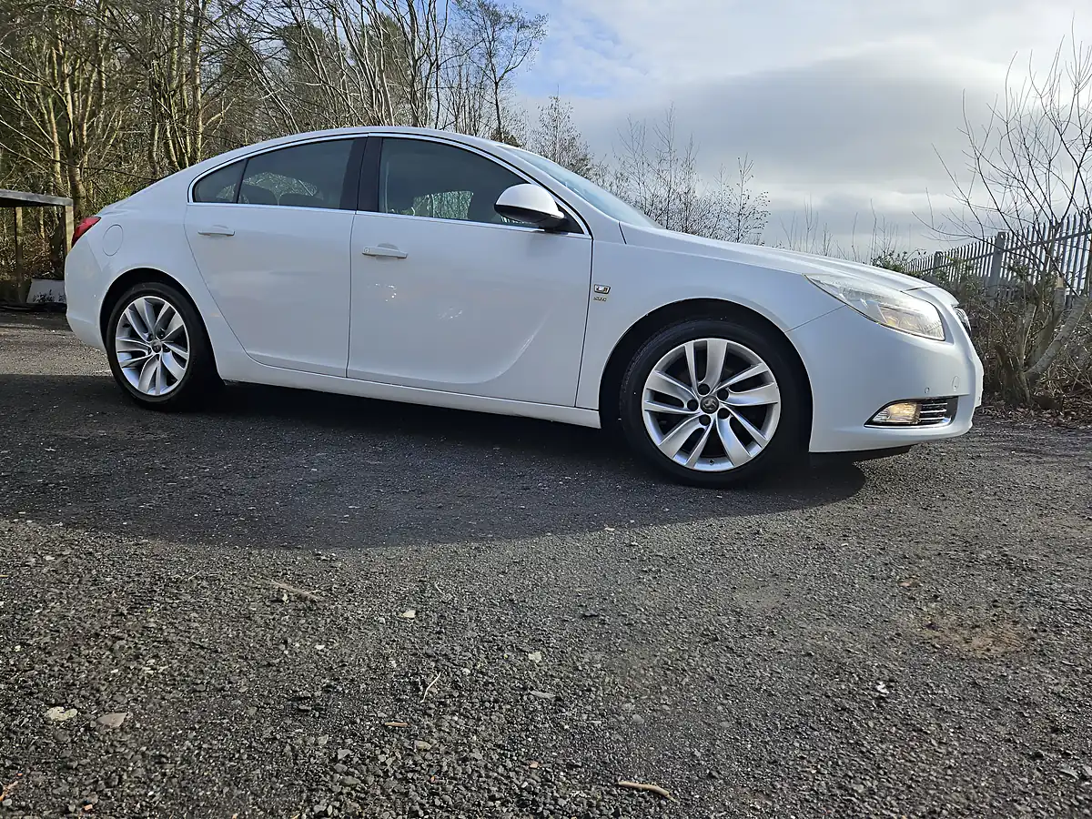 Used 2012 Vauxhall Insignia Sri White - Interior and Exterior details 9