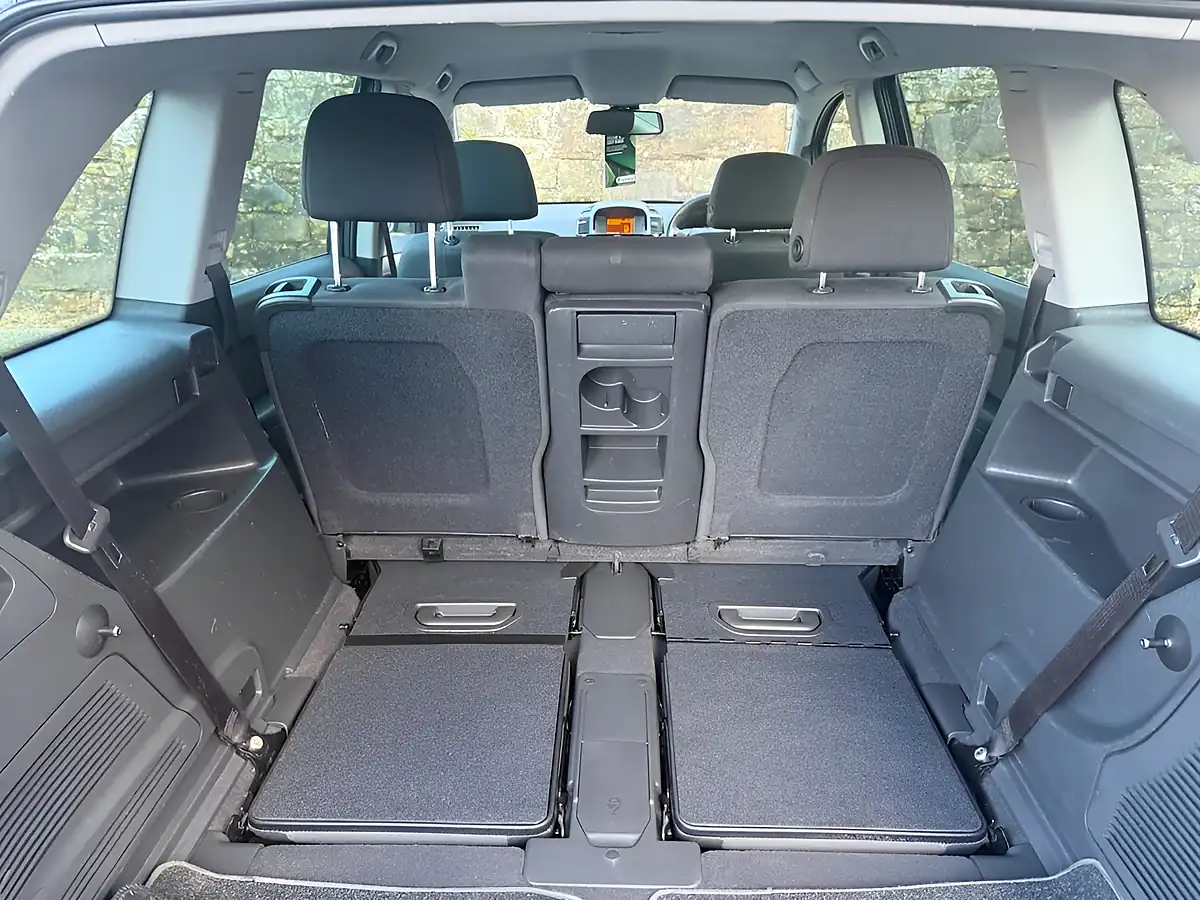 Used 2012 Vauxhall Zafira Design Asteroid Grey - Interior and Exterior details 10