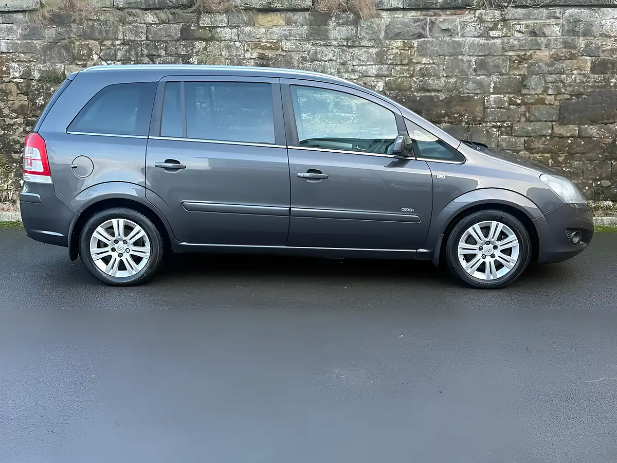 Used 2012 Vauxhall Zafira Design Asteroid Grey - Interior and Exterior details 5