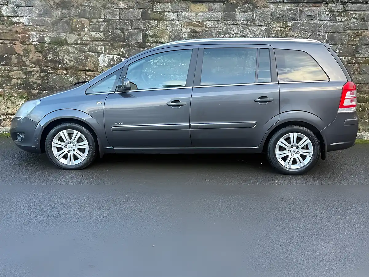 Used 2012 Vauxhall Zafira Design Asteroid Grey - Interior and Exterior details 6