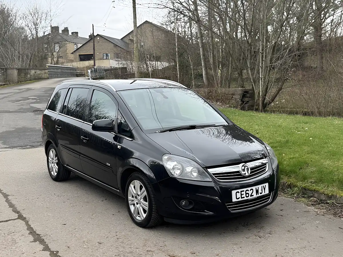 Used 2012 Vauxhall Zafira Design Black - Front View