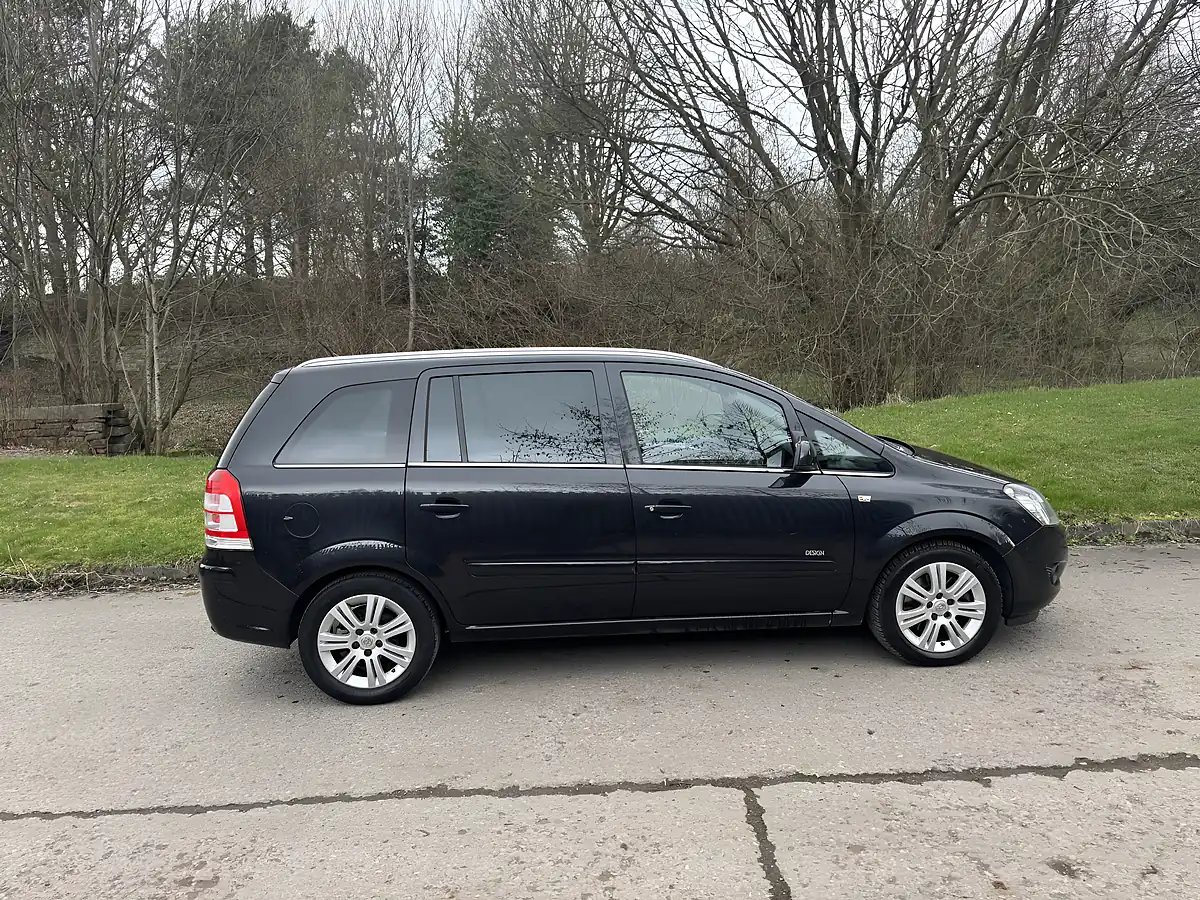 Used 2012 Vauxhall Zafira Design Black - Interior and Exterior details 12