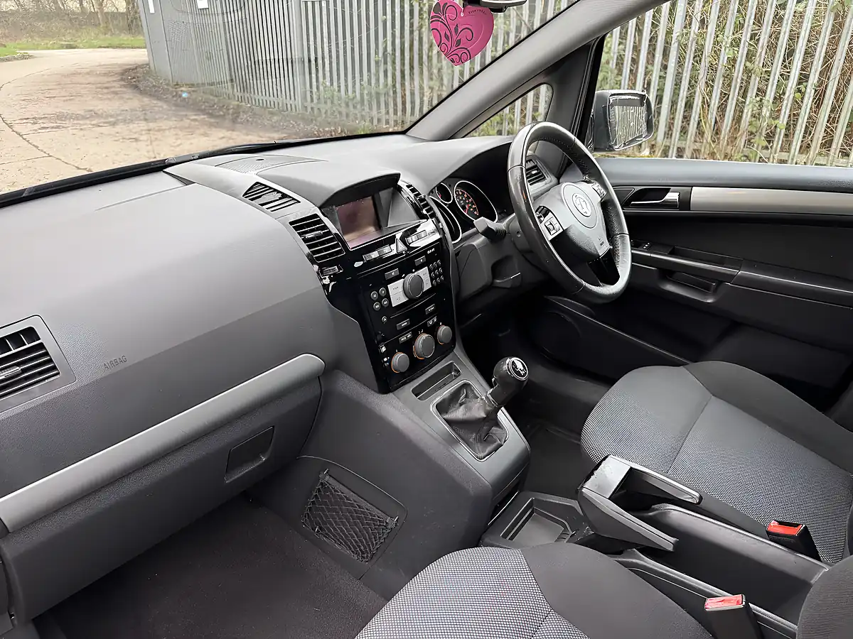 Used 2012 Vauxhall Zafira Design Black - Interior and Exterior details 18