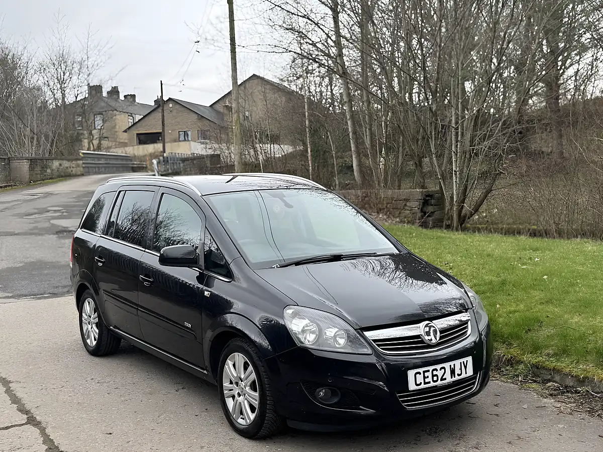 Used 2012 Vauxhall Zafira Design Black - Interior and Exterior details 2