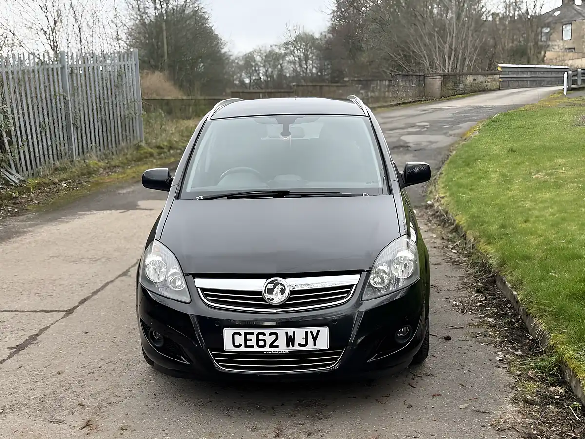 Used 2012 Vauxhall Zafira Design Black - Interior and Exterior details 4