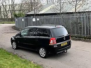 Used 2012 Vauxhall Zafira Design Black - Interior and Exterior details 7