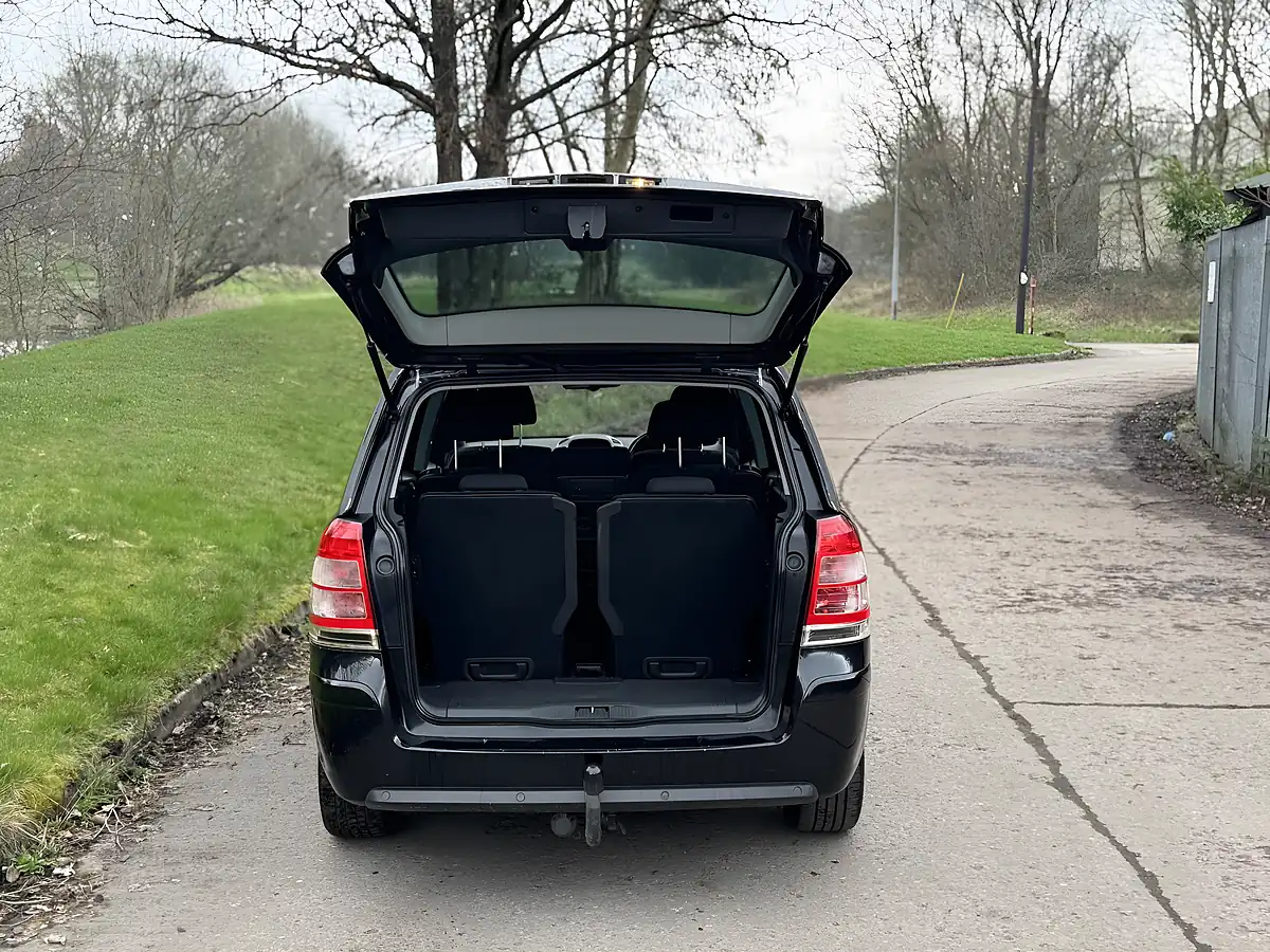 Used 2012 Vauxhall Zafira Design Black - Interior and Exterior details 9