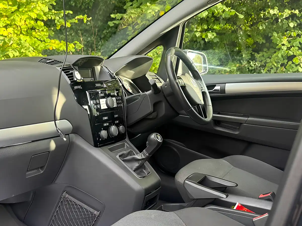 Used 2012 Vauxhall Zafira Exclusiv Grey - Interior and Exterior details 3