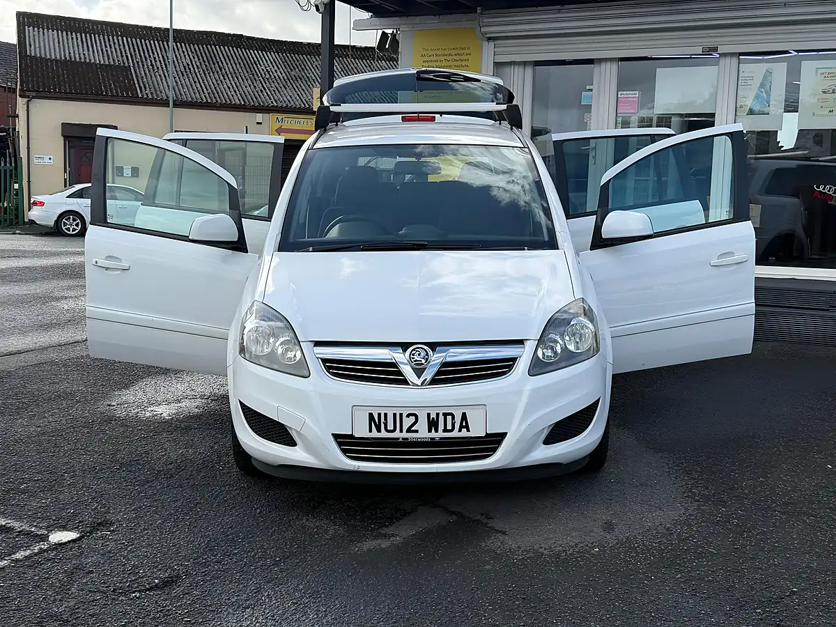 Used 2012 Vauxhall Zafira Exclusiv White - Interior and Exterior details 11