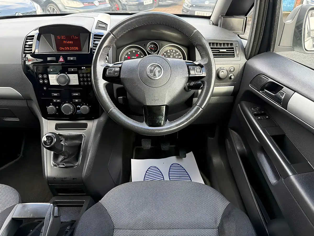Used 2012 Vauxhall Zafira Exclusiv White - Interior and Exterior details 14