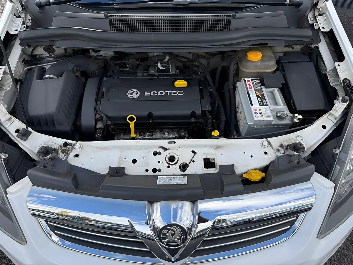 Used 2012 Vauxhall Zafira Exclusiv White - Interior and Exterior details 18