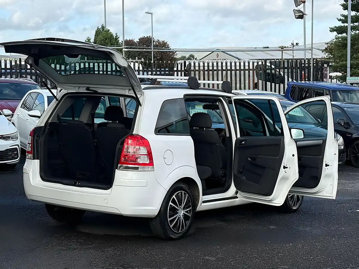 Used 2012 Vauxhall Zafira Exclusiv White - Interior and Exterior details 2