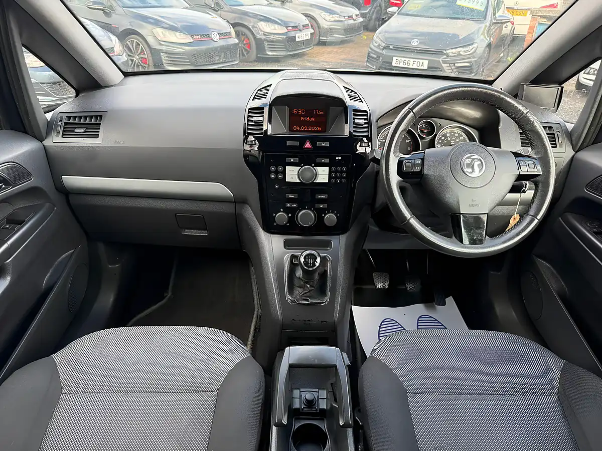 Used 2012 Vauxhall Zafira Exclusiv White - Interior and Exterior details 3