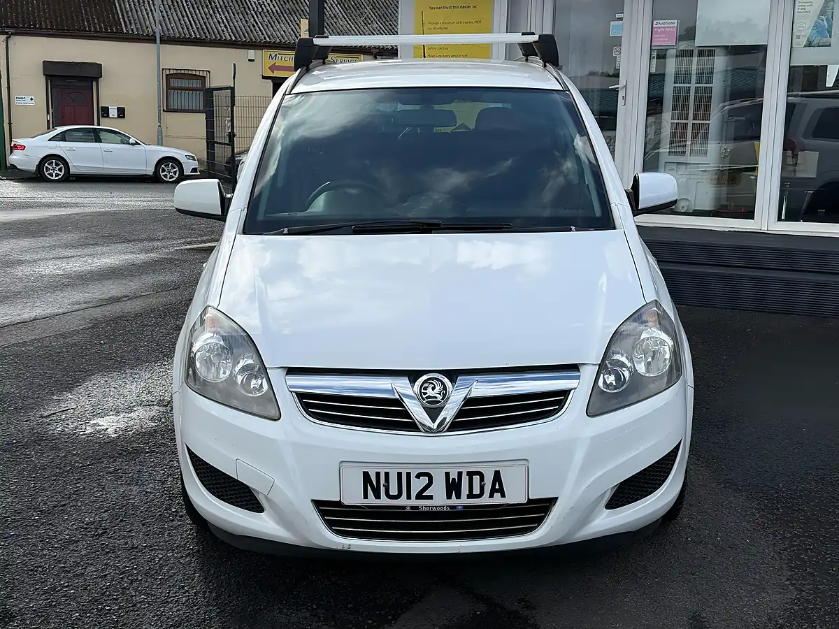 Used 2012 Vauxhall Zafira Exclusiv White - Interior and Exterior details 8