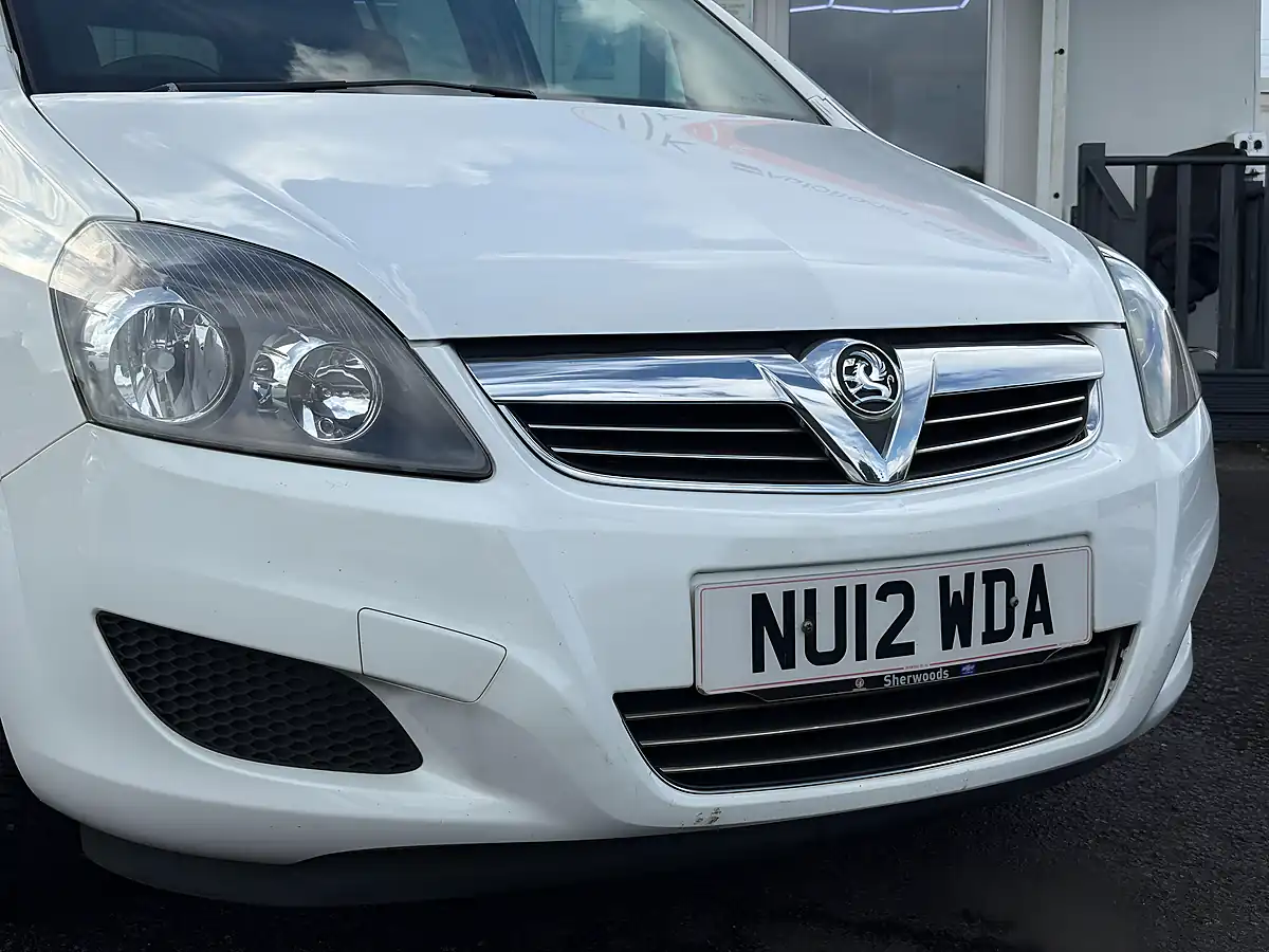 Used 2012 Vauxhall Zafira Exclusiv White - Interior and Exterior details 9