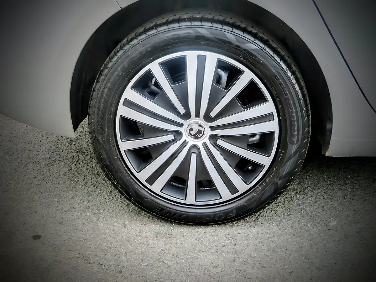 Used 2012 Vauxhall Zafira Tourer Ex Metallic Silver - Interior and Exterior details 10