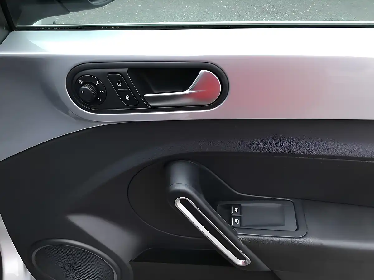Used 2012 Volkswagen Beetle Design (leather) Silver - Interior and Exterior details 10