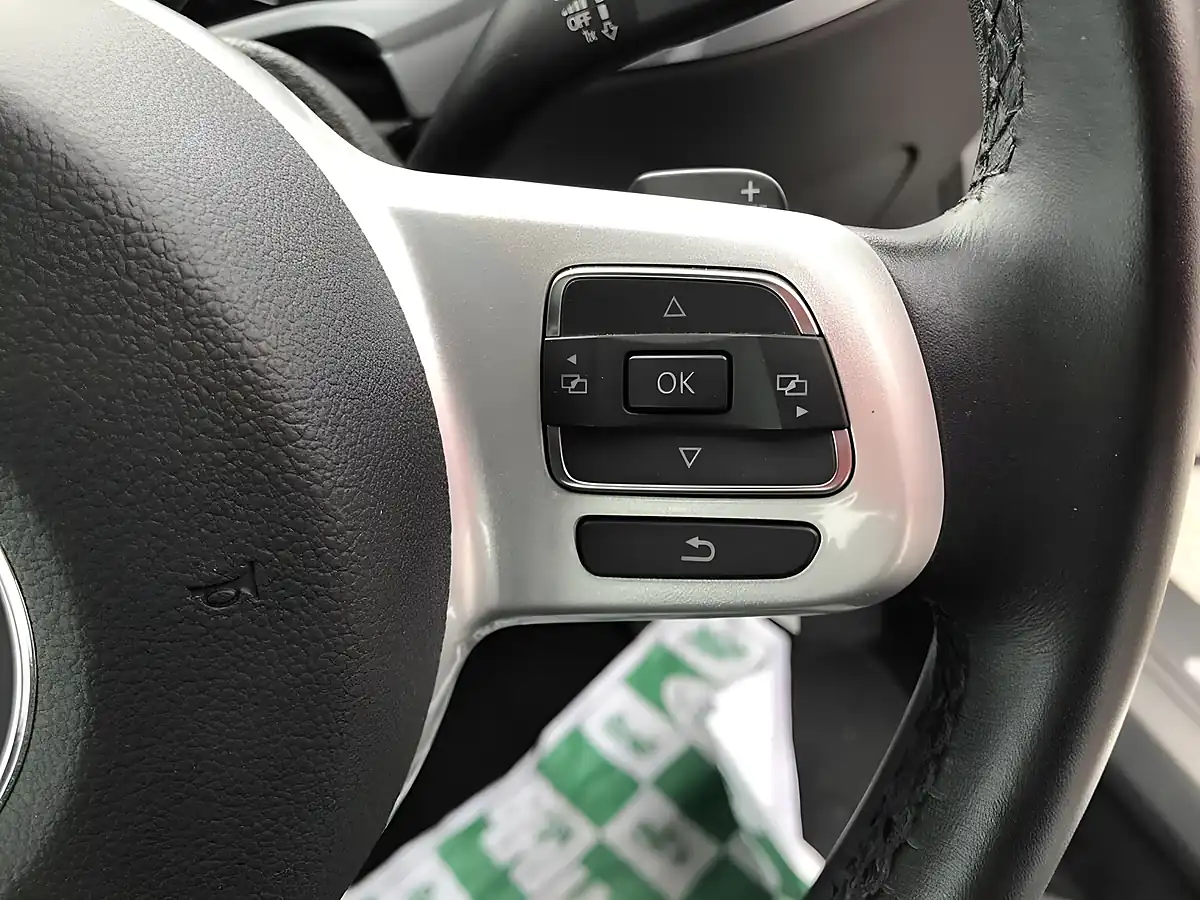 Used 2012 Volkswagen Beetle Design (leather) Silver - Interior and Exterior details 13