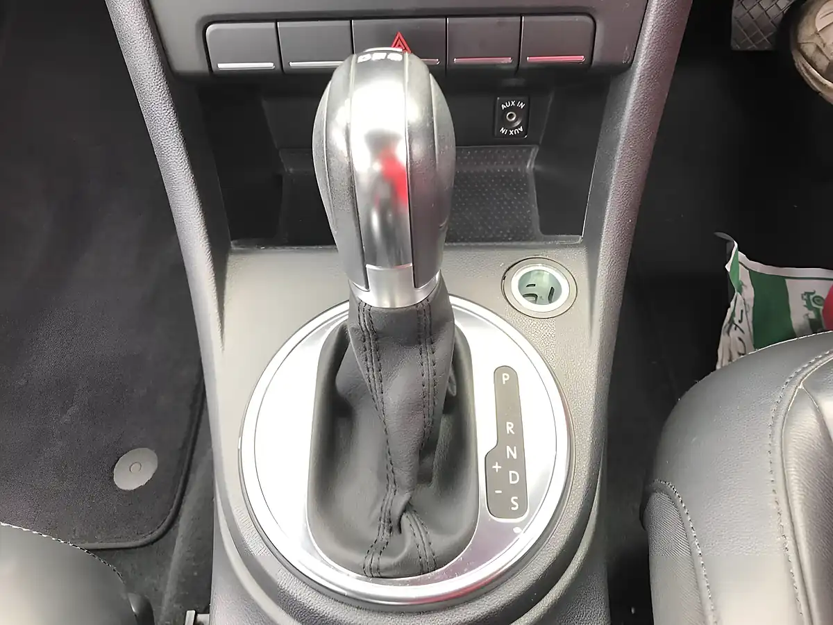 Used 2012 Volkswagen Beetle Design (leather) Silver - Interior and Exterior details 16