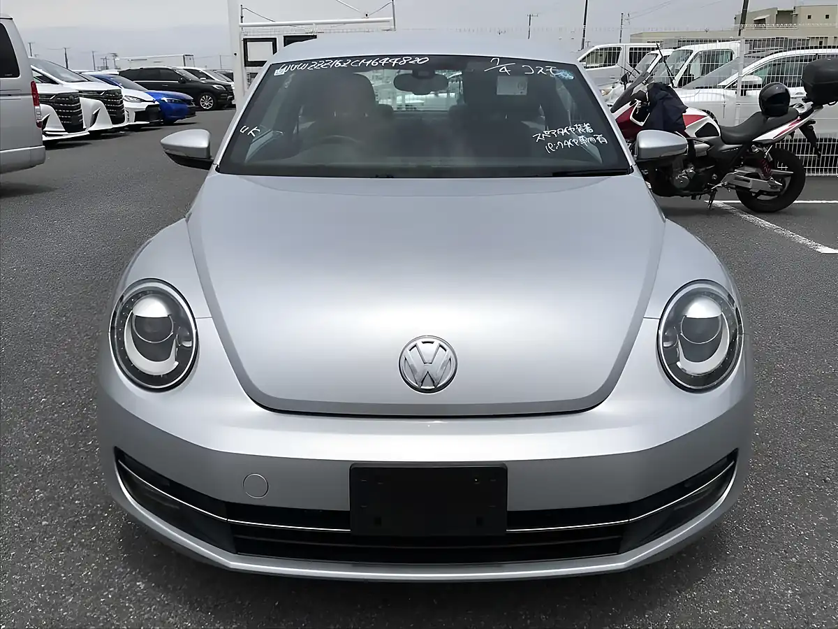 Used 2012 Volkswagen Beetle Design (leather) Silver - Interior and Exterior details 4