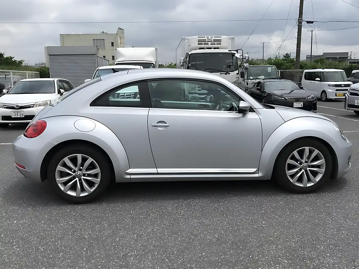 Used 2012 Volkswagen Beetle Design (leather) Silver - Interior and Exterior details 8