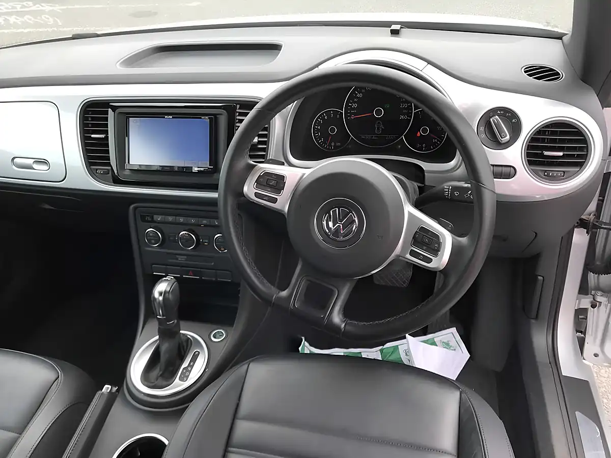 Used 2012 Volkswagen Beetle Design (leather) Silver - Interior and Exterior details 9