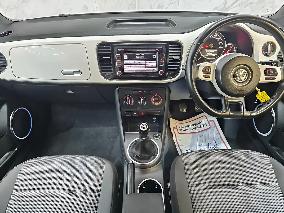 Used 2012 Volkswagen Beetle Design White - Interior and Exterior details 11