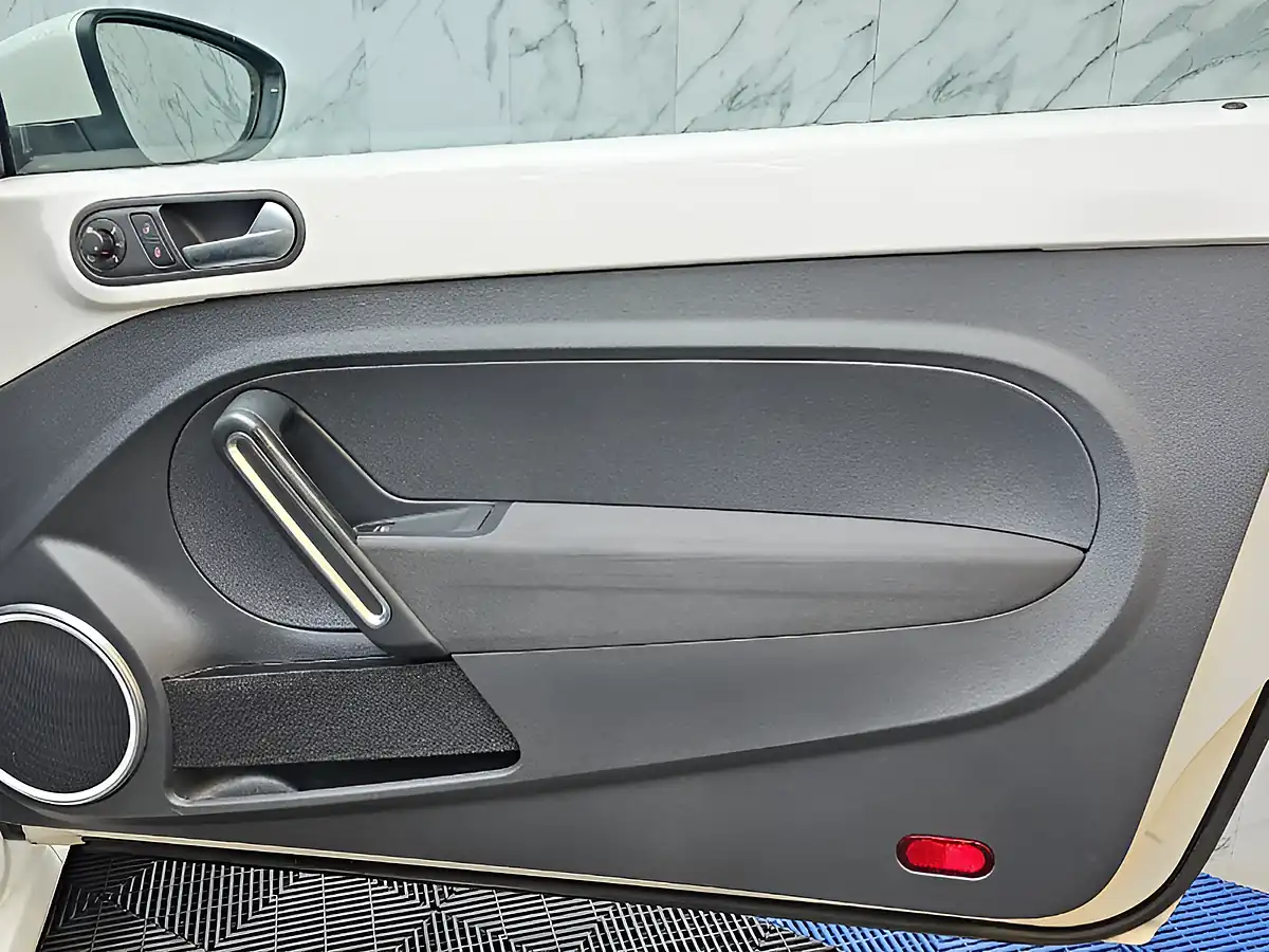 Used 2012 Volkswagen Beetle Design White - Interior and Exterior details 18