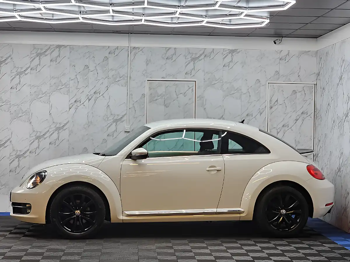 Used 2012 Volkswagen Beetle Design White - Interior and Exterior details 8