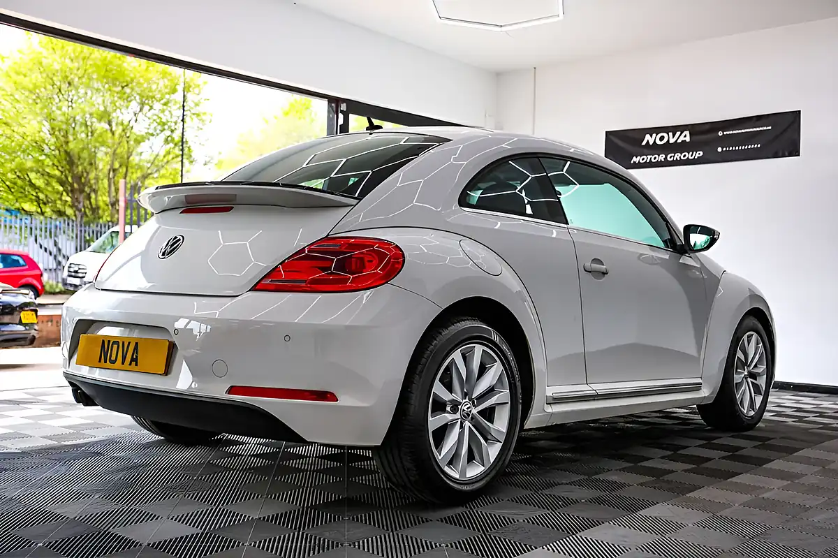 Used 2012 Volkswagen Beetle Design White - Interior and Exterior details 10