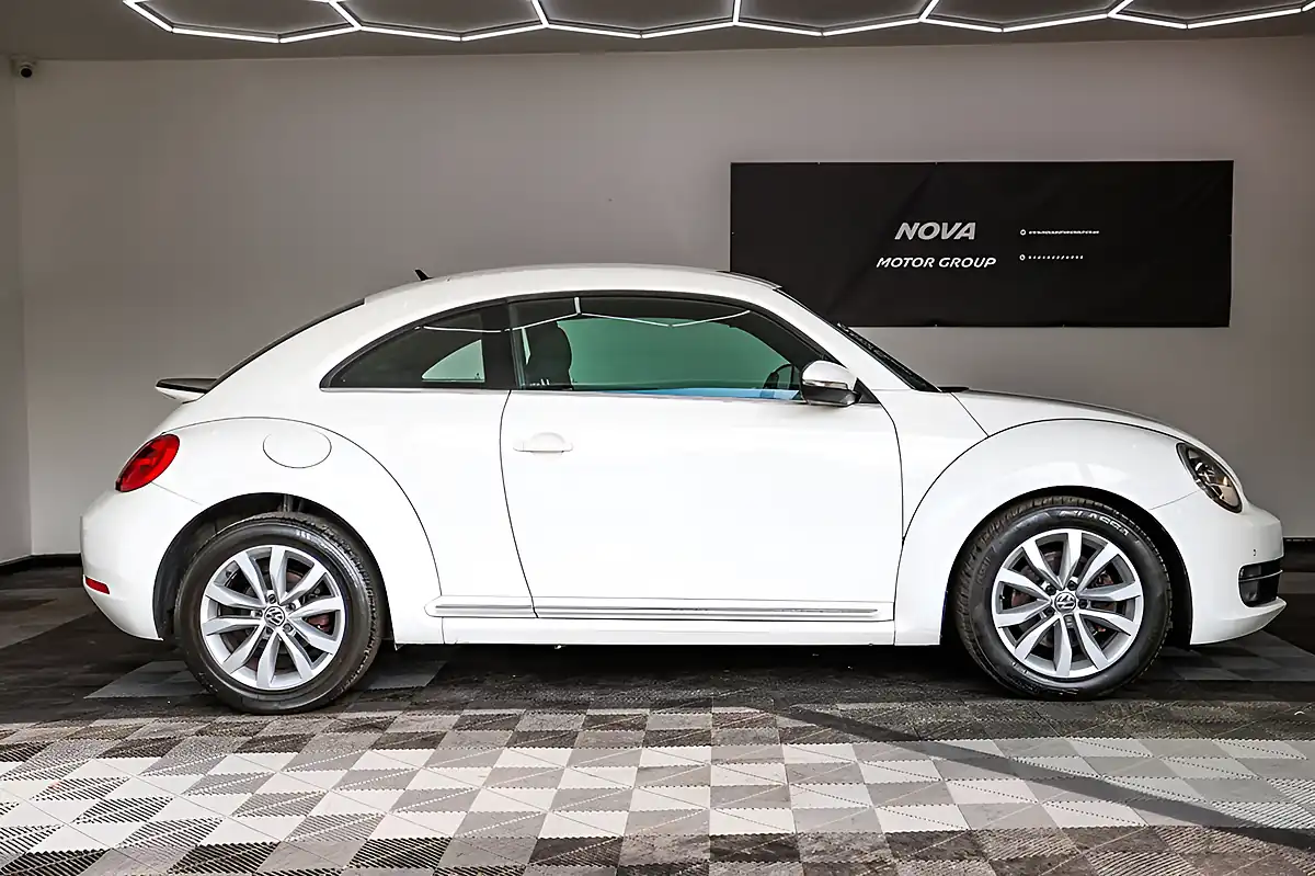 Used 2012 Volkswagen Beetle Design White - Interior and Exterior details 5