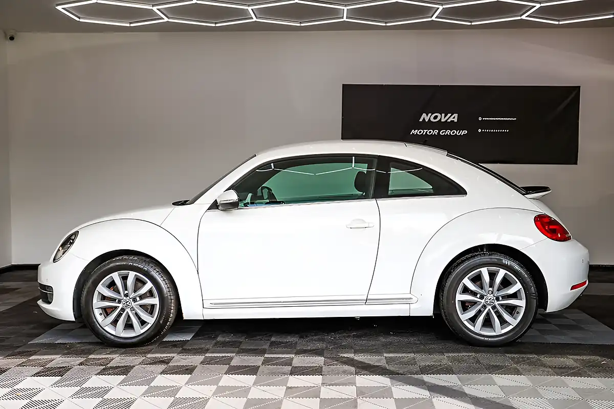 Used 2012 Volkswagen Beetle Design White - Interior and Exterior details 6