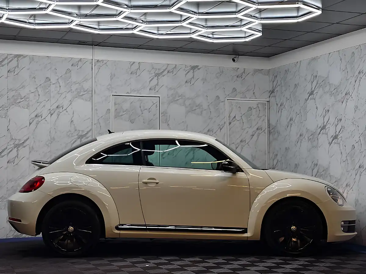 Used 2012 Volkswagen Beetle Sport White - Interior and Exterior details 10