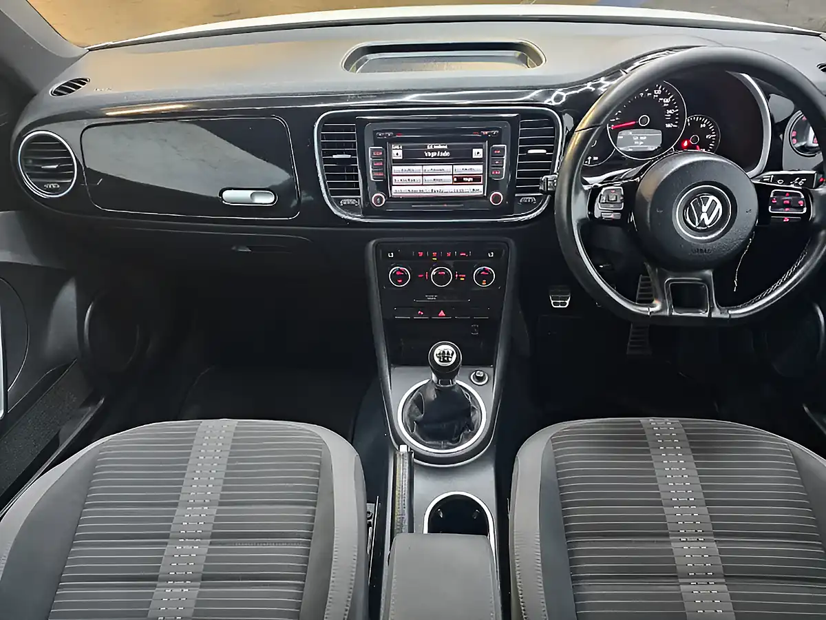 Used 2012 Volkswagen Beetle Sport White - Interior and Exterior details 11